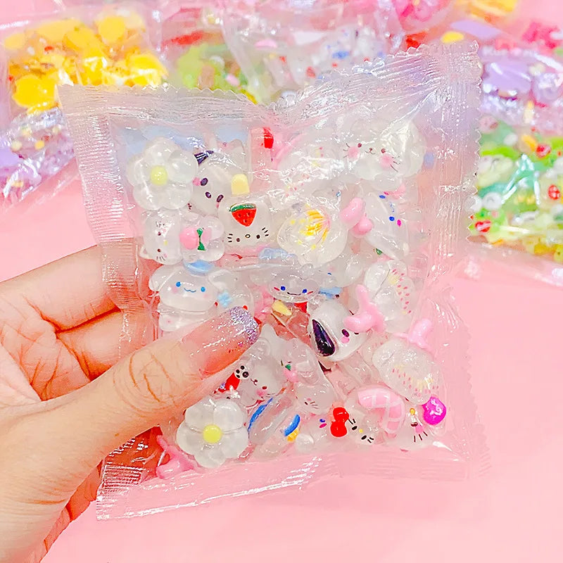 20/50Pcs Mixed Sanrio Series Resin Charms Accessories for Diy Phone Case Hair Clip Material Children Toy Jewelry Accessories